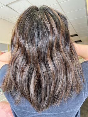 High Contrast Hair Color - Here Veronica is showcasing her most recent work. Please note: existing color and condition of hair plays a huge factor in the end result.
To view more of her work, visit her on instagram: @jaqueline_orteg High Contrast Hair Color - Here Veronica is showcasing her most recent work. Please note: existing color and condition of hair plays a huge factor in the end result.
To view more of her work, visit her on instagram: @jaqueline_orteg