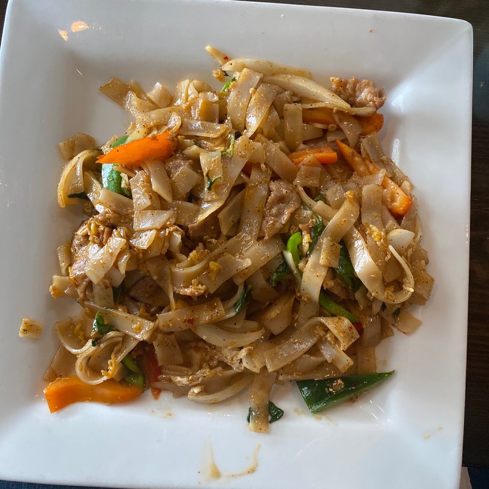 Mai Thai - Drunken Noodles lunch w/beef - Thai Near Me - Omaha, Nebraska