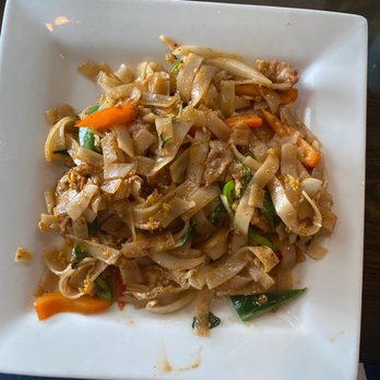 Mai Thai - Drunken Noodles lunch w/beef - Thai Near Me - Omaha, Nebraska