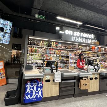 Carrefour City - Grocery Near Me - Issy-les-Moulineaux, 92
