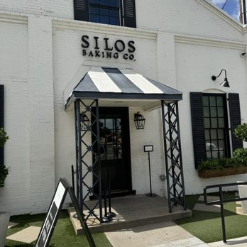 Silos Baking - Outside store front - Cupcakes Near Me - Waco, Texas