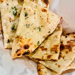 Garlic Naan Bread and Tandoori Roti (with butter)