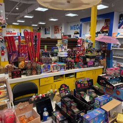 Toys N Motion - No employees anywhere