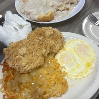 The Rusty Rooster - Cowboy platter and 2 biscuits and gravy - Breakfast & Brunch Near Me - Lake Ozark, Missouri