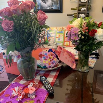 Bethpage Florist - Dozen Lavender roses and a vase arrangement - Florists Near Me - Bethpage, New York Bethpage Florist - Dozen Lavender roses and a vase arrangement - Florists Near Me - Bethpage, New York