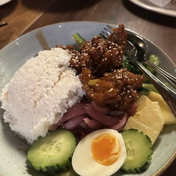 Monsoon Bellevue - Vietnamese Near Me - Bellevue, Washington