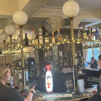Lorne Bar - Locals and charm - Pubs Near Me - Oban, AGB Lorne Bar - Locals and charm - Pubs Near Me - Oban, AGB