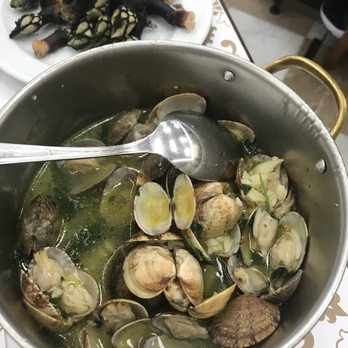 Cervejaria Ramiro - Clams extremely delicious and garlicky! Must order! - Seafood Near Me - Lisbon, 11