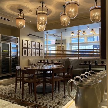 Metropole - Inside - New American Near Me - Cincinnati, Ohio Metropole - Inside - New American Near Me - Cincinnati, Ohio