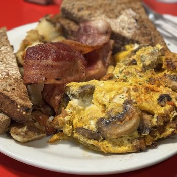 3rd Street Cafe - Country Omelette with Chorizo - Breakfast & Brunch Near Me - Sidney, British Columbia 3rd Street Cafe - Country Omelette with Chorizo - Breakfast & Brunch Near Me - Sidney, British Columbia