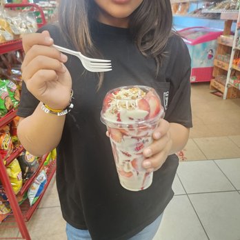 Agua El Manantial - This kid order strawberries with granola....yum!! - Juice Bars & Smoothies Near Me - Las Vegas, Nevada