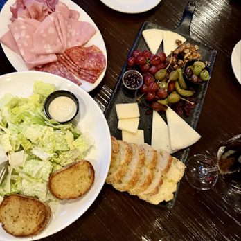 Del Vino Vineyards - Wine Tasting Room Near Me - Northport, New York Del Vino Vineyards - Wine Tasting Room Near Me - Northport, New York
