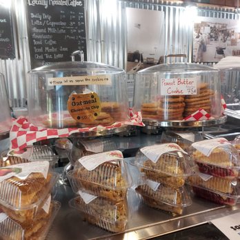 Mom's Apple Pie Hill High - Bakeries Near Me - Round Hill, Virginia