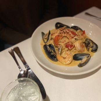 Shaw's Crab House - Seafood Fettuccine - Seafood Near Me - Chicago, Illinois Shaw's Crab House - Seafood Fettuccine - Seafood Near Me - Chicago, Illinois