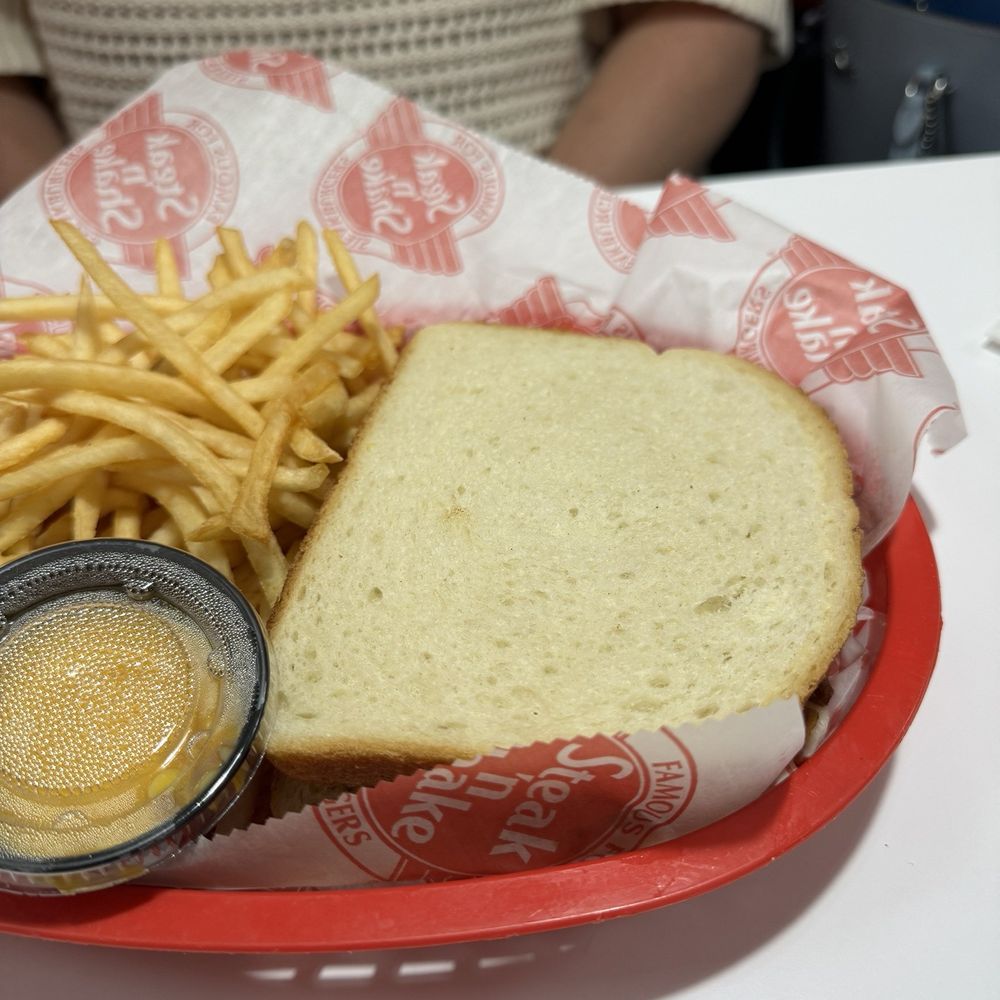 Morton Steak and Shakes version of a Frisco Melt....what a joke this place is. Morton Steak and Shakes version of a Frisco Melt....what a joke this place is.
