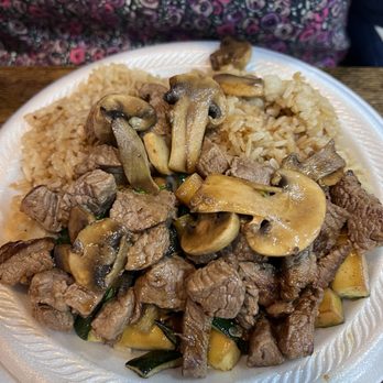 Watashi - Steak entree served with fried rice, zucchini, onions, mushrooms, and miso soup. - Japanese Near Me - Madison, North Carolina Watashi - Steak entree served with fried rice, zucchini, onions, mushrooms, and miso soup. - Japanese Near Me - Madison, North Carolina