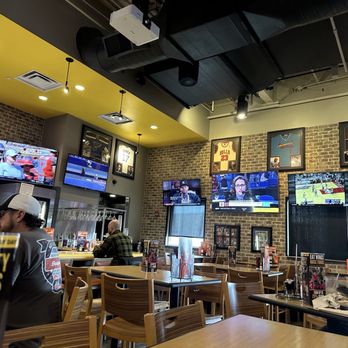 Buffalo Wild Wings - Chicken Wings Near Me - Springfield, Illinois Buffalo Wild Wings - Chicken Wings Near Me - Springfield, Illinois