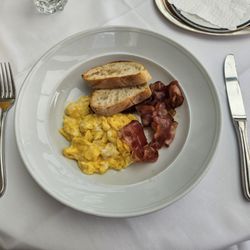 Restaurant Schwanen Cafe de Ville - Scrambled eggs with bacon ($14)