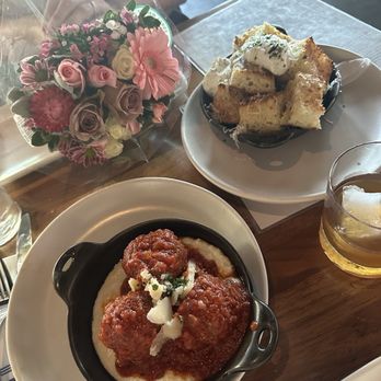 North Italia - Tortelloni al Pomodoro & White Truffle Garlic Bread - Italian Near Me - Franklin, Tennessee