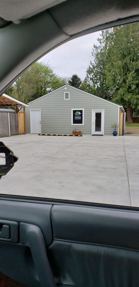 Susan's Beauty Salon Logo