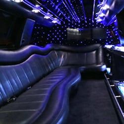 Quest Limos - Interior Black Expedition Limo