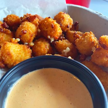Flagship on the Fox - Cheese Curds - American Near Me - St. Charles, Illinois