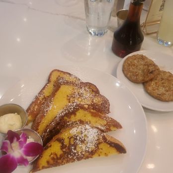 SweetDiner - French Toast w/ Sausage - Diners Near Me - Milwaukee, Wisconsin SweetDiner - French Toast w/ Sausage - Diners Near Me - Milwaukee, Wisconsin