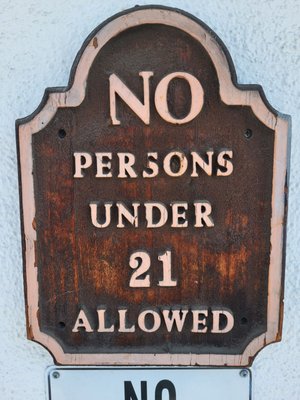 Pineapple Hill Saloon & Grill by null