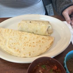Las VII Americas - Quesadilla & breakfast burrito