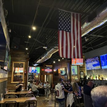 MOMO'S SPORTS BAR - Updated January 2026 - 153 Photos & 152