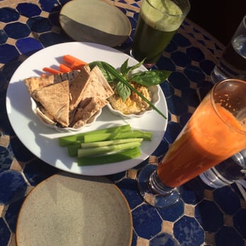Green Temple - Hummus with pita, carrot-ginger-Apple juice, green lava juice - Vegetarian Near Me - Redondo Beach, California