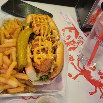 Pier 88 Boiling Seafood & Bar - Catfish Po'Boy - Cajun/Creole Near Me - Dallas, Texas
