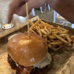 Jalepeno popper burger Jalepeno popper burger