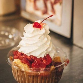 Bruster's Real Ice Cream - Strawberry Shortcake sundae! - Ice Cream & Frozen Yogurt Near Me - Duluth, Georgia