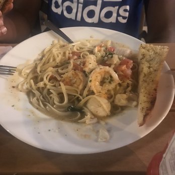 Inlet Cafe - Seafood pasta came with 2 pieces of garlic toast- would you look at that seafood! - Seafood Near Me - Highlands, New Jersey