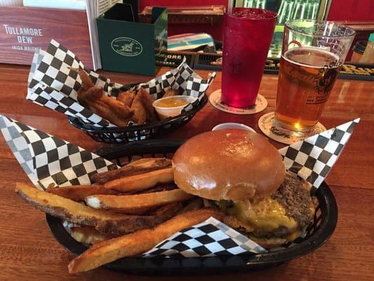 Junction Bar & Grill by null