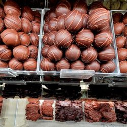 Rocky Mountain Chocolate Factory - Chocolate balls