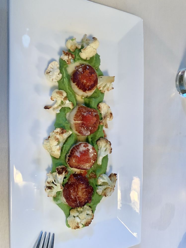 Noah's Restaurant and Lounge