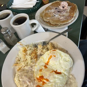 Metro Diner - Biscuits & Sausage Gravy with the Lemon blueberry pancakes special - Diners Near Me - Jacksonville, North Carolina