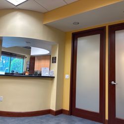 Silberman Endodontics - Entrance waiting room