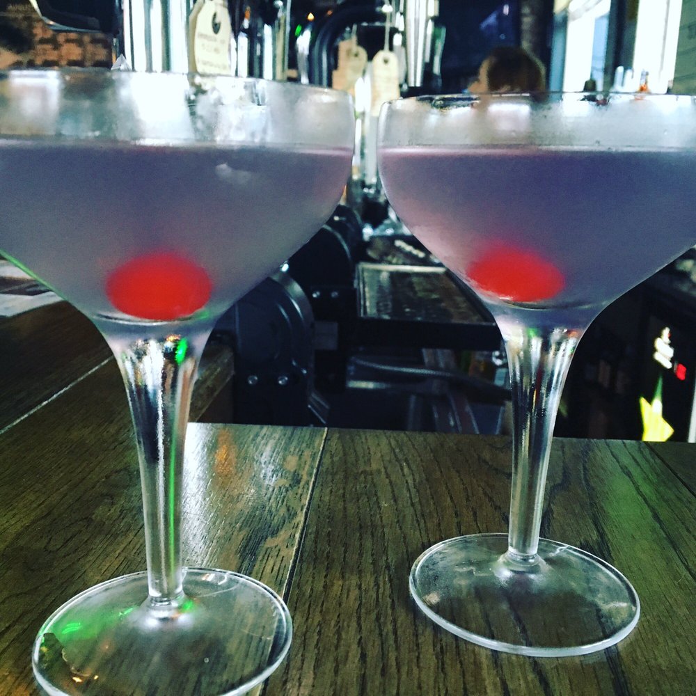 Aces & Eights - Great drinks, mediocre pizza - Bars Near Me - London, XGL Aces & Eights - Great drinks, mediocre pizza - Bars Near Me - London, XGL