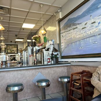 Uncle Bill's Diner - Interior eating seating - Diners Near Me - Flushing, New York