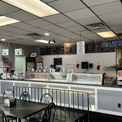 Charlie's Homemade Ice Cream & Burgers - Inside