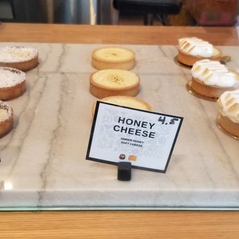 Daan Go Cake Lab - Desserts Near Me - Toronto, Ontario