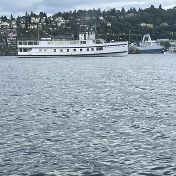 The Electric Boat Company - Lake union on a cool spring afternoon - Boating Near Me - Seattle, Washington The Electric Boat Company - Lake union on a cool spring afternoon - Boating Near Me - Seattle, Washington
