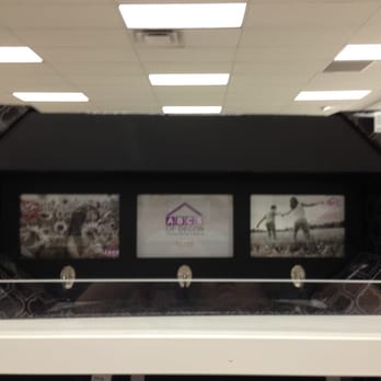 Kohl's - Department Stores Near Me - STATEN ISLAND, New York