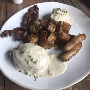 Field & Tides - Biscuits and gravy - Southern Near Me - Houston, Texas Field & Tides - Biscuits and gravy - Southern Near Me - Houston, Texas