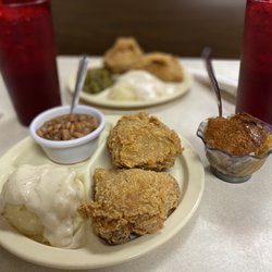 Paradise Grille - Fried chicken, mashed potatoes, gravy, pinto beans, peach cobbler - all from the steam table selection