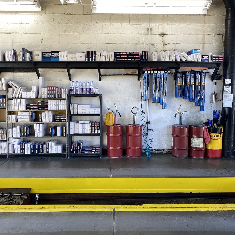 Lube Stop - Interior. Two bays - Auto Repair Near Me - Youngstown, Ohio