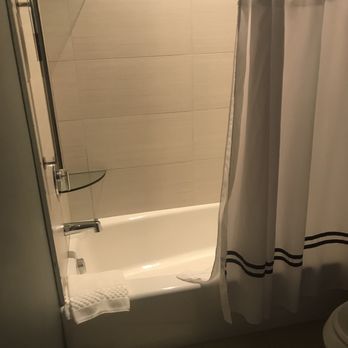 Residence Inn Secaucus Meadowlands - 2nd bathroom with tub - Hotels Near Me - Secaucus, New Jersey Residence Inn Secaucus Meadowlands - 2nd bathroom with tub - Hotels Near Me - Secaucus, New Jersey
